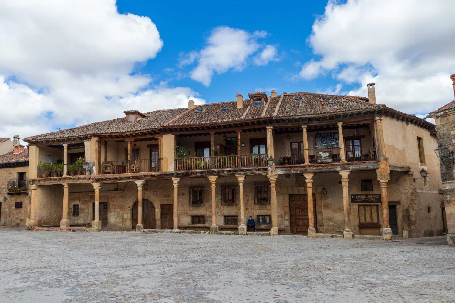 UN PUEBLO MEDIEVAL CON ENCANTO HISTÓRICO