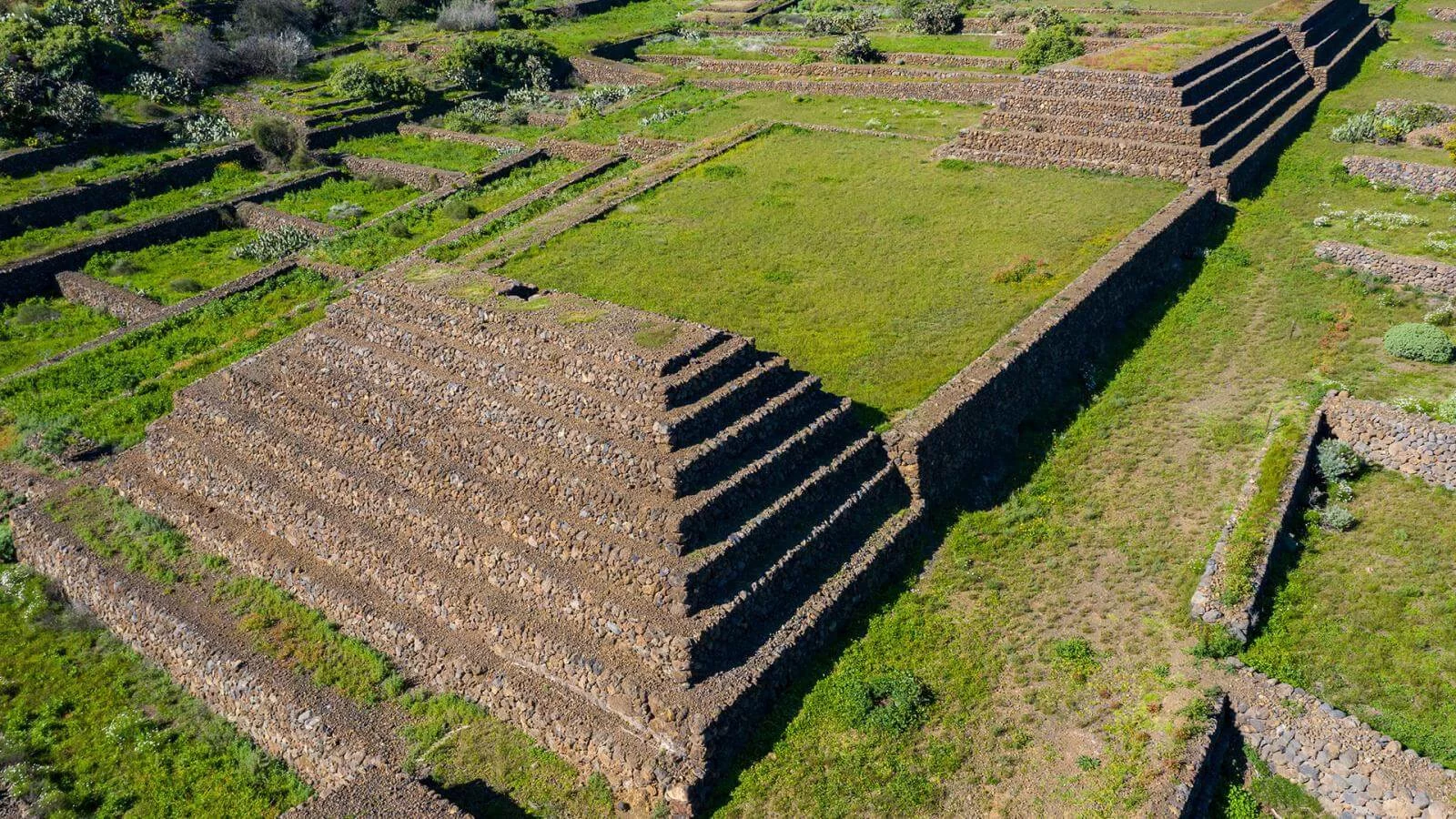 JOYA OCULTA: UN VISTAZO A LAS PIRÁMIDES DE GÜÍMAR