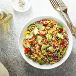 Antes del banquete navideño, prueba esta ensalada de quinoa única y ligera