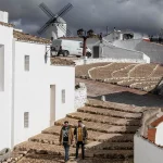 Los molinos y el paisaje en esta comarca de Castilla-La Mancha parecen salidos de un libro