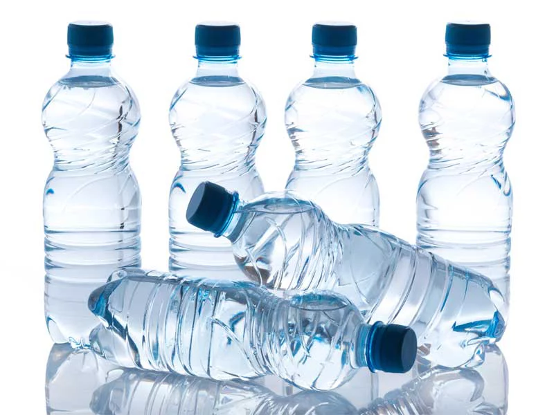 ALTERNATIVAS SALUDABLES AL AGUA EMBOTELLADA EN PLÁSTICO