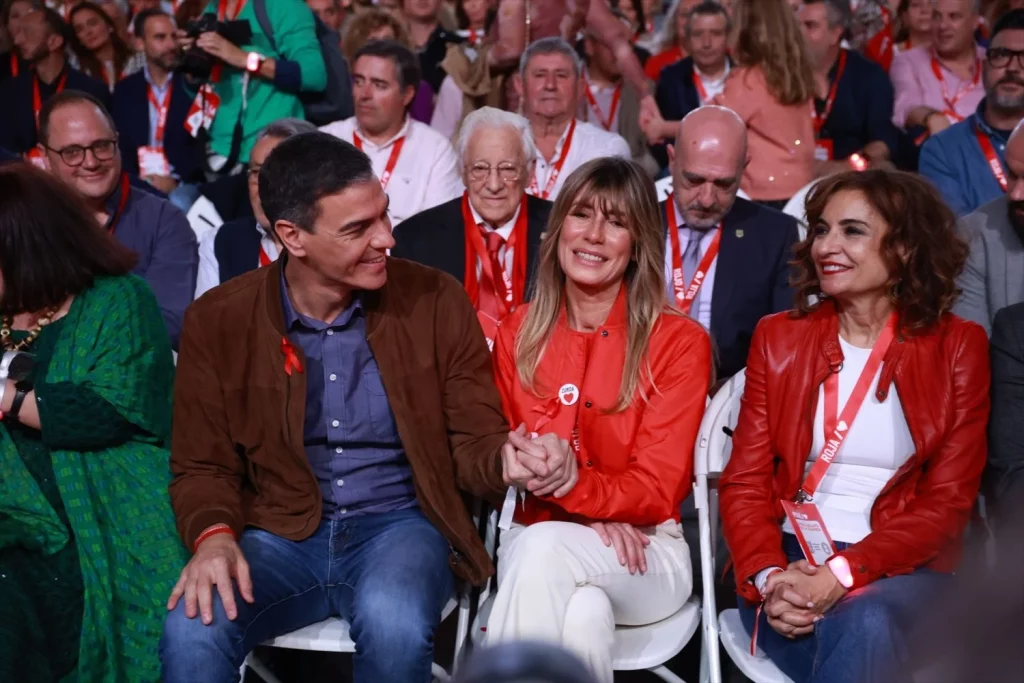 Pedro Sánchez, Begoña Gómez y María Jesús Montero.