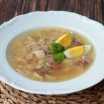 Sopa de picadillo con pollo, huevo y jamón para empezar bien el año