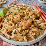 Aprende a preparar un delicioso pad thai como si estuvieras en una cocina tailandesa