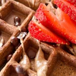 Transforma tu desayuno con estos waffles crujientes de avena