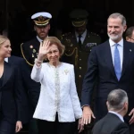 Felipe VI acompaña a la reina Sofía en los momentos más complicados de su vida