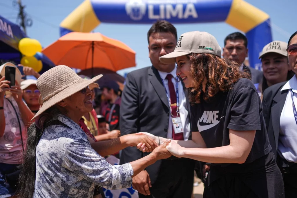 Ayuso en Perú