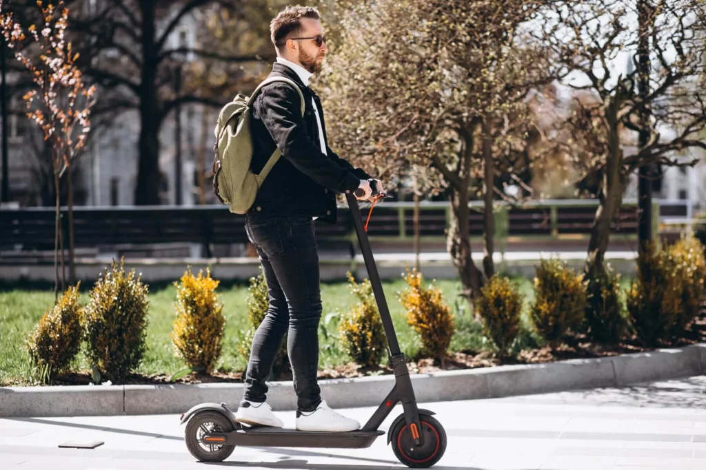 LAS CONDUCTAS PROHIBIDAS AL USAR UN PATINETE ELÉCTRICO