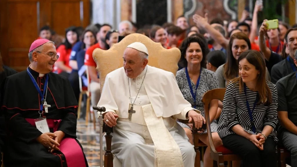 El Papa reunido con jóvenes del campamento Alpha (Fuente: Agencias)