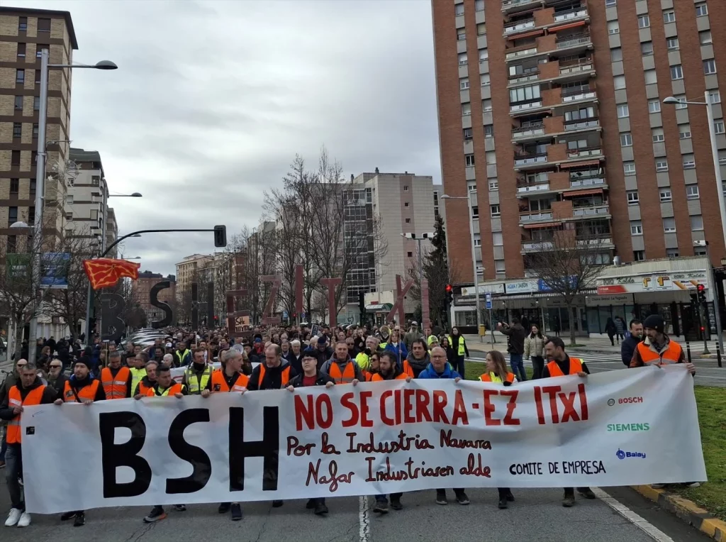 EuropaPress 6419243 manifestacion pamplona contra cierre planta bsh esquiroz Moncloa