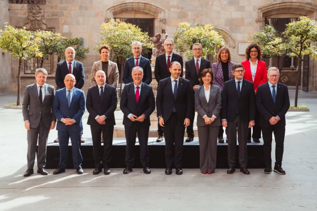 La foto de familia por la condonación de la deuda, un acuerdo sellado entre PSOE y ERC en la investidura de Pedro Sánchez y rubricado por el PSC. Fuente: Agencias