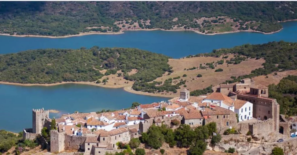 Qué hacer en el Castellar de la Frontera, el pueblo más bonito de España 