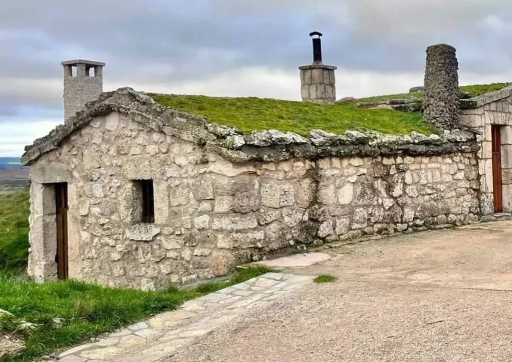 Cómo llegar a la aldea más curiosa de España 